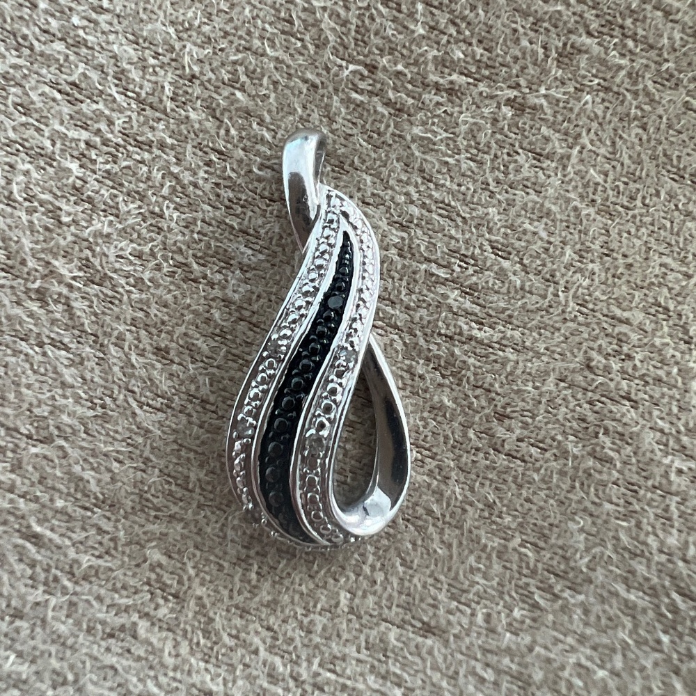 Sterling silver pendant diamonds
